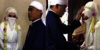 Pengantin Pria Baru Pertama Kali Lihat Wajah Istri Usai Akad Nikah, Gemetaran Sampai Keringat Dingin Bercucuran, Netizen Sampai Iri