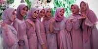 3 Inspirasi Model Baju Bridesmaid Hijab dengan Warna-Warna Soft yang Cantik