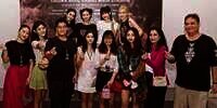 Bikin Heboh, Menteri Airlangga Hartarto dan Keluarga Foto Bareng Member BLACKPINK, Kompak Pose Finger Heart ala Korea