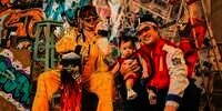 Bernuansa R&B, Foto Keluarga Gilang Dirga Hasilnya Seru Banget