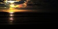 Seram! Main ke Pantai Anyer, Pria Ini Diikuti Makhluk Gaib Menyerupai Nenek-nenek