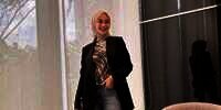 6 Model Outer Hijab Kekinian Beragam Style, Bikin Outfitmu Makin Stand Out 