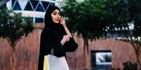 5 Fakta Abaya Hitam, Busana Favorit Perempuan Timur Tengah.