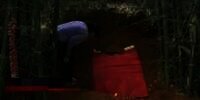 Ziarah ke Makam Suami yang Baru Meninggal, Istri Syok Dengar Suara Aneh dari Kuburan: Tolong Aku