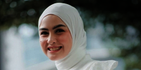 Clean Look Revalina S Temat dengan Outfit Serba Putih