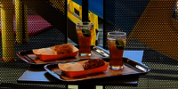 Mencoba Ayam Saus Pedas yang Sedang Hits, Penasaran Rasanya?