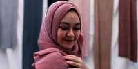 Tips Merawat Pashmina Plisket Agar Lipatannya Tahan Lama, Yuk Dipraktikkan!