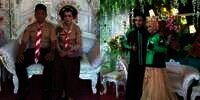 Sederet Potret Baju Pengantin Low Budget Ini Bikin Tepok Jidat, Idenya Anti Mainstream!