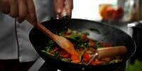 4 Cara Memasak Sayuran Agar Tetap Garing dan Berwarna Cerah