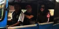 Potret Artis Tajir Melintir yang Doyan Naik Bajaj, Kendaraan Mewah Nganggur di Rumah 