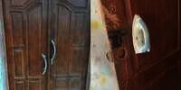10 Potret Lucu Tukang Bangunan Salah Pasang Pintu, Terakhir Malah Bikin Emosi!