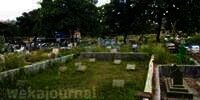 Warung Kelontong Ini Tetap Berdiri Kokoh Meski Ada di Area Kuburan, Ternyata Ini Alasannya&hellip;