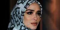 Anggunnya Yasmine Wildblood Kenakan Hijab dengan Makeup Arabian Look