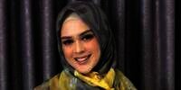 Fashionable on the Go, Gaya Traveling Cut Ratu Meyriska Padukan Vest dan Kemeja