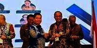 Gencarkan Digitalisasi, Sekda Semarang Iswar Aminuddin Sabet Penghargaan di Askompsi Digital Leadership Government Awards 2023