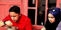 Potret Hengky Kurniawan Makan Sambil Lesehan Bareng Istri Curi Perhatian