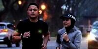 Unggahan Kocak Hengky Kurniawan Niat Olahraga Bareng Berakhir Jogging Sambil Dengar Curhat Istri: `Kapan Kurusnya Kalo Gini`