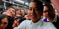 Sejumlah Artis Ikut Presiden Jokowi Jajal LRT, Tatapan Mata Desta Ke Presiden Jadi Sorotan