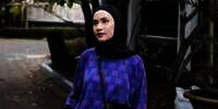 Padukan Outfit Kasual dan Formal, Lihat Style Keren Dwi Handayani