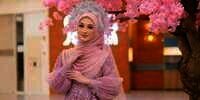 Anggunnya Hijab Pengantin Gaya Melayu dengan Headpiece