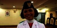 Potret Lilly Indiani Wenda, Paskibraka yang Sepatunya Copot, Pembawa Baki Pertama Dari Papua!