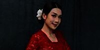 Makeup Soft Glam Puput Nastiti Lengkapi Tampilannya dengan Kebaya Merah