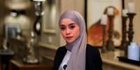 Tampilan Elegan Lesti Kejora dengan Hijab Syari