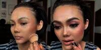 Andalkan Makeup, Rina Nose Berhasil Meniru Penampilan Krisdayanti