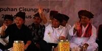 Rangkaian Ekspedisi Birokrasi Berdampak, Pj Gubernur Banten Al Muktabar Serahkan Bantuan ke Warga