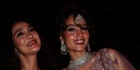 Potret Luna Maya dan Cinta Laura Jadi Artis Bollywood, Hits Banget!   
