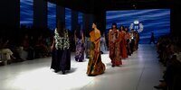 Batik Rempah Memikat Iwan Tirta di Jakarta Fashion Week 2026