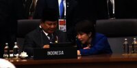 Serasa di Kantor, PM Jepang Meluncur Pakai Kursi Kerja Demi `Dekati` Presiden Prabowo di KTT APEC