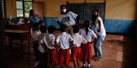 Komunitas 1000 GURU, Mengajar Sampai ke Pelosok Negeri