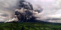 Terjatuh dan Tertutup Abu Panas Erupsi Gunung Semeru, Sepasang Pasutri Alami Luka Bakar