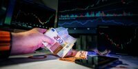 Survei: Literasi dan Inklusi Keuangan Indonesia 2025 Baru 65,4%