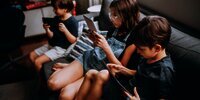 Saat Orang Tua Stres, Anak Justru Semakin Lama Berada di Depan Layar