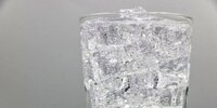 Walau Tanpa Gula, Amankah Minum Air Soda Setiap Hari?