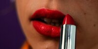 Teori Lipstik: Mengapa Penjualan Lipstik Mewah Bisa Meningkat Saat Ekonomi Memburuk?