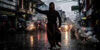 Pawang Hujan Bisa Mendatangkan atau Mengusir Hujan? Ini Jawaban Sains