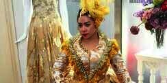 Melly Goeslaw, Penyanyi Penggila Kaftan 