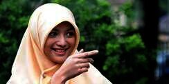 Bisnis Para Selebriti, Karaoke Hingga Jual Kuburan