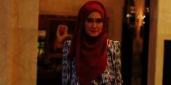 Romantika Lulu Elhasbu dan Suami