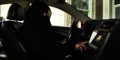 Pamer Video Mengemudi Mobil, Istri Dicerai Suami