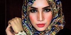 Foto Cantik Memukau dengan Pashmina Bermotif