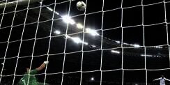 Video Tendangan Penalti Paling Kocak dan Langka