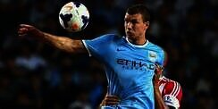 Kisah Striker Muslim Bosnia Berlatih di Tengah `Hujan` Bom