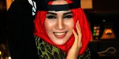 Si Cantik Atika Sari Bergaya Hijab Casual Trendi