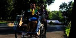 Hijaber Anak Penarik Becak 'Banjir' Beasiswa