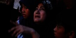Rumah Terbakar, Istri Uje Loncat dari Lantai 2 Selamatkan Anak