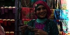 Dokter Cantik Ini Cari Inspirasi Gaya Hijab di Kemacetan